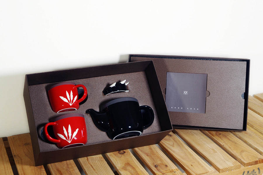 A Commanding Presence Tea Set Tsou Tribe ceramic